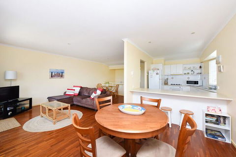 Sunbright 2/5 Petrel Street - Hervey Bay Accommodation 3