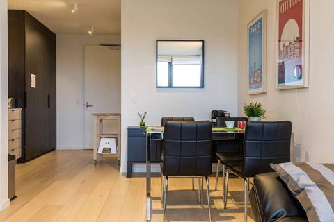 Modern 1 Bedroom In Tranquil Parklands - Hervey Bay Accommodation 6