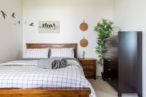 Modern 1 Bedroom In Tranquil Parklands - Hervey Bay Accommodation 2