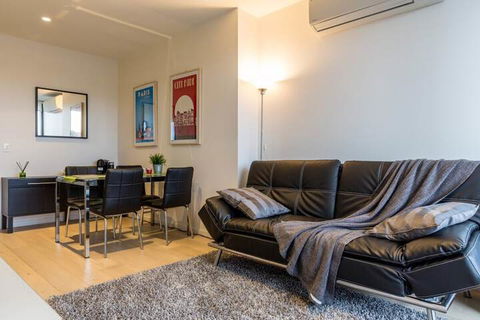 Modern 1 Bedroom In Tranquil Parklands - Hervey Bay Accommodation 3