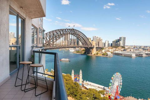 Milsons Point Apartment With Harbour Bridge Views - Hervey Bay Accommodation 1