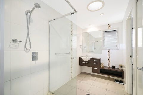 Nobs -1/44 Peregian Esplanade - Hervey Bay Accommodation 3