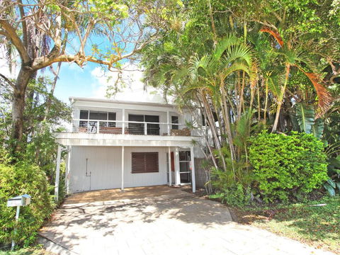 Mayfield 23 5 BDRM Home With Pool - Hervey Bay Accommodation 6