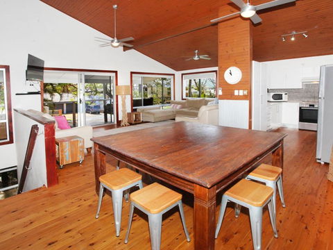 Mayfield 23 5 BDRM Home With Pool - Hervey Bay Accommodation 2
