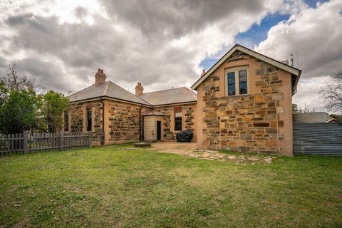 Post Office Residence - Hervey Bay Accommodation 5