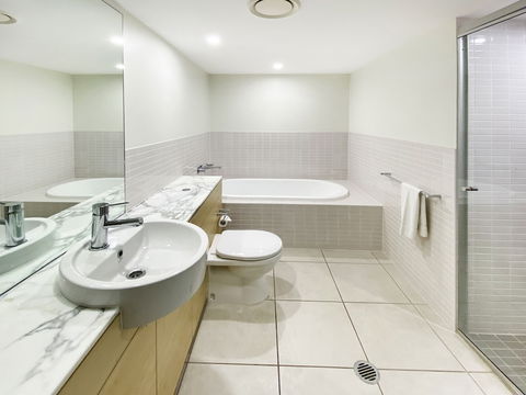 Blue On Blue Apartment 815 - Hervey Bay Accommodation 6