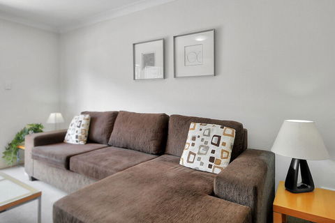 Airtrip Apartment On Russell St - Tourism Hervey Bay 4