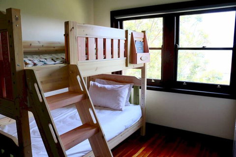 Charming & Cosy Home With City Views - Hervey Bay Accommodation 2