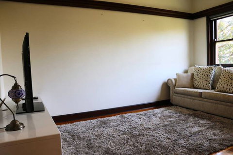 Charming & Cosy Home With City Views - Hervey Bay Accommodation 7