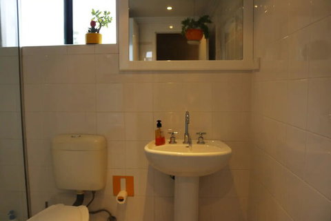 Erko Home In The Middle Of The Action With Parking - Hervey Bay Accommodation 5