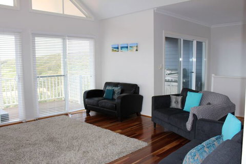 Flinders View Beach House - Hervey Bay Accommodation 1