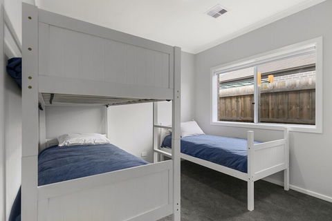 Breeze On Inn Surf Side Free Wifi & Netflix - Hervey Bay Accommodation 3