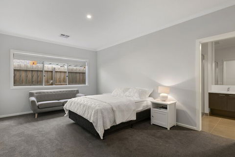 Breeze On Inn Surf Side Free Wifi & Netflix - Hervey Bay Accommodation 1