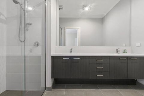 Breeze On Inn Surf Side Free Wifi & Netflix - Hervey Bay Accommodation 6