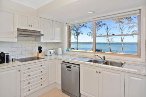 Adrift Retreat St. Georges Basin Waterfront Home - Hervey Bay Accommodation 6