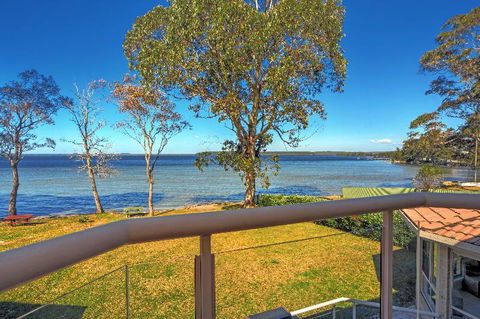 Adrift Retreat St. Georges Basin Waterfront Home - Hervey Bay Accommodation 5
