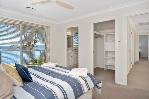 Adrift Retreat St. Georges Basin Waterfront Home - Hervey Bay Accommodation 4