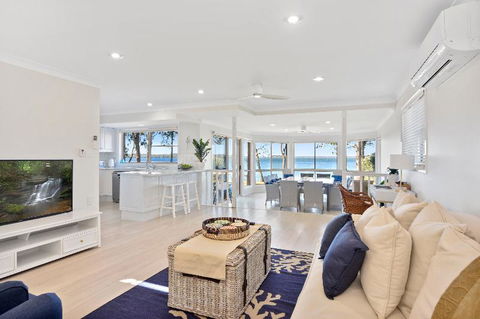 Adrift Retreat St. Georges Basin Waterfront Home - Hervey Bay Accommodation 1