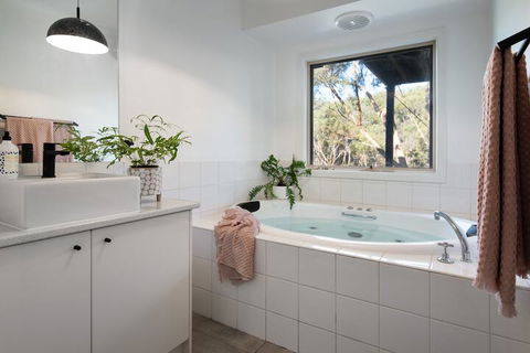 Hepburn Pool House - Hervey Bay Accommodation 7