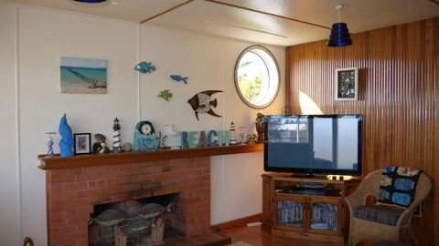 The Love Shack Bridport - Tourism Hervey Bay 5