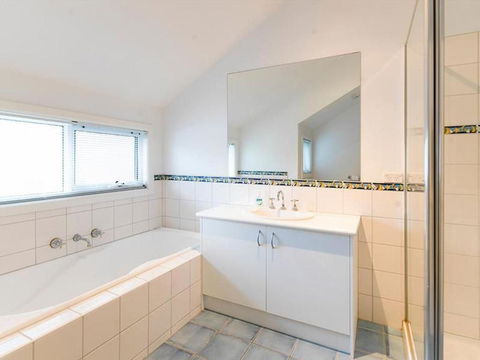 EVERGREEN BEACH HOUSE - Tourism Hervey Bay 1
