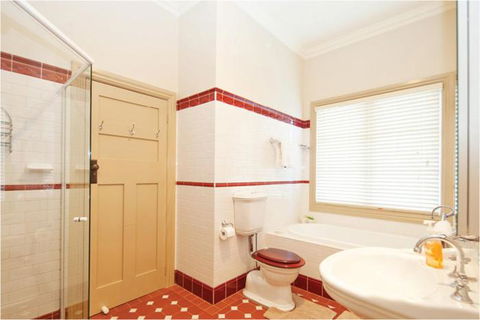 Brantwood Cottage Luxury Accommodation - Hervey Bay Accommodation 1