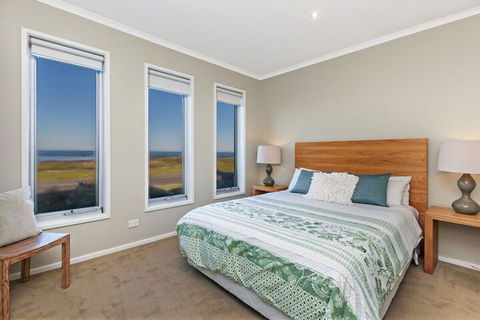 Moyan Standing Tall At The Edge Of The Indian Ocean - Hervey Bay Accommodation 7