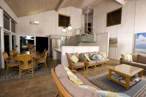 Billa Villa - Hervey Bay Accommodation 0