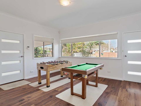 Beached Inn 93 Foreshore Drive Spacious Beach Front House - Hervey Bay Accommodation 3