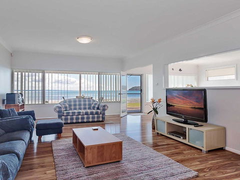 Beached Inn 93 Foreshore Drive Spacious Beach Front House - Hervey Bay Accommodation 2