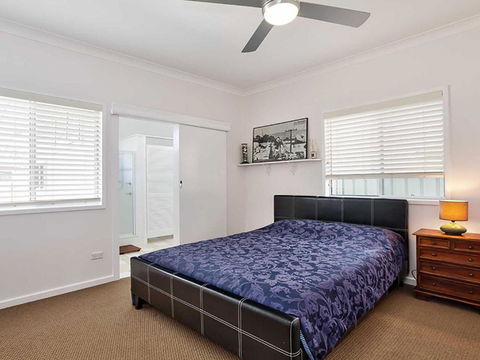 Beached Inn 93 Foreshore Drive Spacious Beach Front House - Hervey Bay Accommodation 1