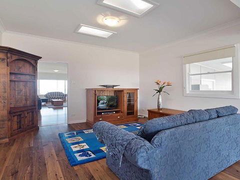 Beached Inn 93 Foreshore Drive Spacious Beach Front House - Hervey Bay Accommodation 6