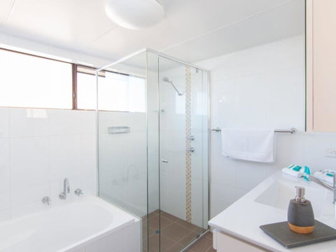 Villa Capri 3 Just A Hop Skip & Jump To Bowling Club - Hervey Bay Accommodation 4