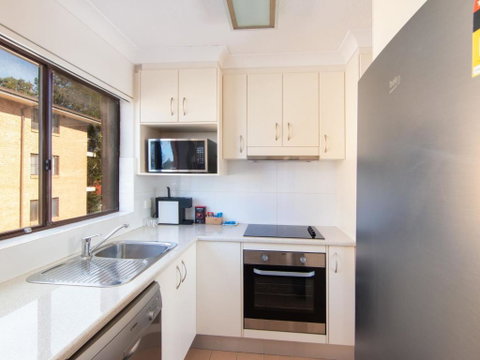 Villa Capri 3 Just A Hop Skip & Jump To Bowling Club - Hervey Bay Accommodation 2