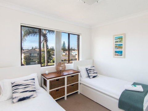 Villa Capri 3 Just A Hop Skip & Jump To Bowling Club - Hervey Bay Accommodation 1