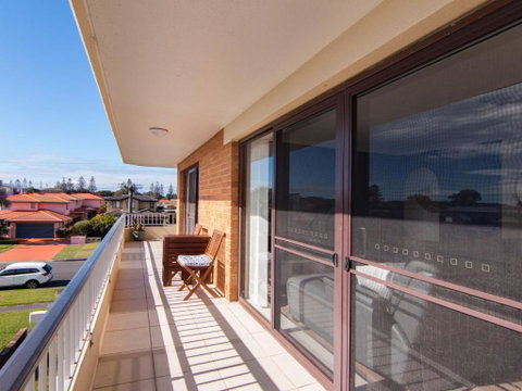 Villa Capri 3 Just A Hop Skip & Jump To Bowling Club - Hervey Bay Accommodation 5
