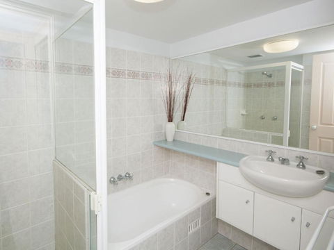 Aquarius Apartment 4 - Hervey Bay Accommodation 6