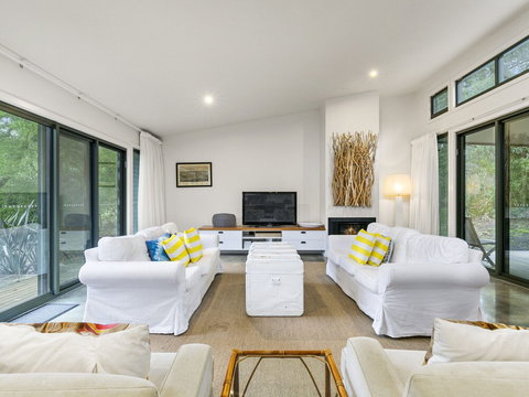 Hidden Escape Free Wifi & Foxtel Surfside PET Friendly - Hervey Bay Accommodation 3