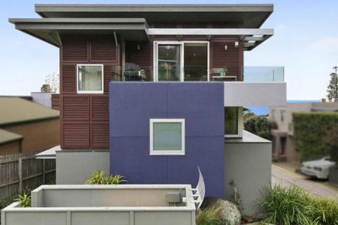 SURF CENTRAL Wifi Double Garage & Smack Bang In The Middle Of Town - Hervey Bay Accommodation 0