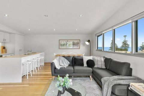 SURF CENTRAL Wifi Double Garage & Smack Bang In The Middle Of Town - Hervey Bay Accommodation 5