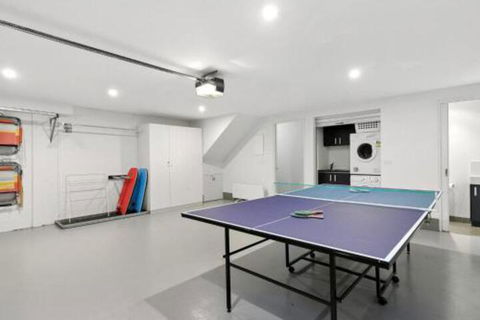 SURF CENTRAL Wifi Double Garage & Smack Bang In The Middle Of Town - Hervey Bay Accommodation 6