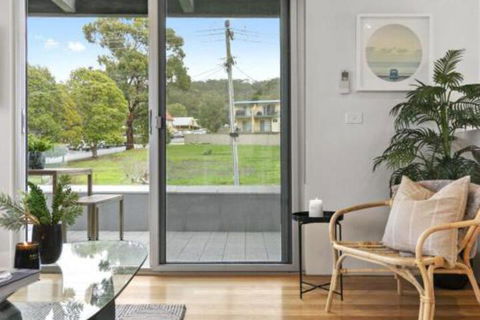 SURF CENTRAL Wifi Double Garage & Smack Bang In The Middle Of Town - Hervey Bay Accommodation 3