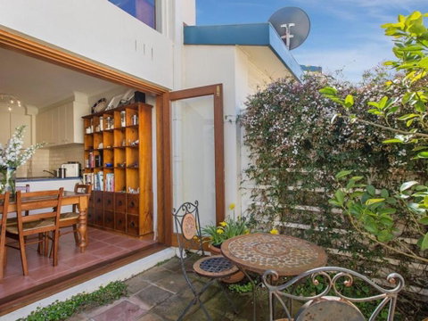 SEAVIEWS MORNINGTON.... - Tourism Hervey Bay 3