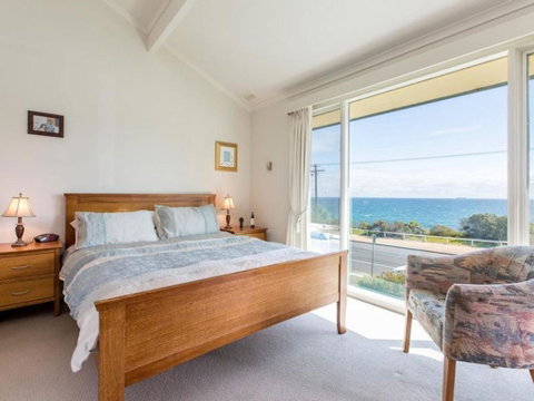 SEAVIEWS MORNINGTON.... - Tourism Hervey Bay 2