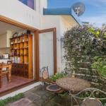 SEAVIEWS MORNINGTON.... - Tourism Hervey Bay 0