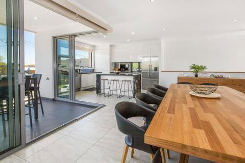 CASABLANCA DROMANA - Hervey Bay Accommodation 1