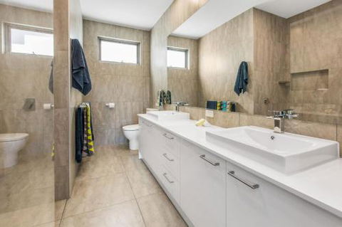 CASABLANCA DROMANA - Hervey Bay Accommodation 6