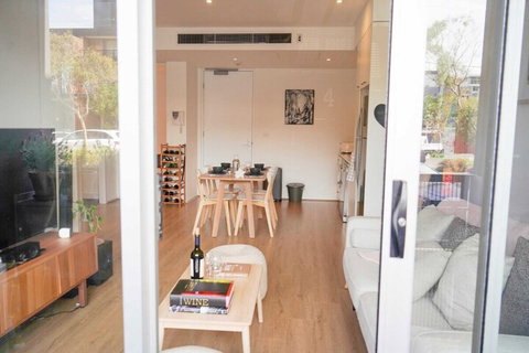 Trendy Modern 2BD Apartment Close To Beach & City - Hervey Bay Accommodation 1
