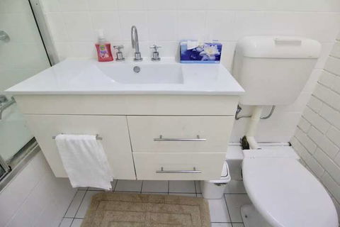 Modern Studio Apartment With Pool & Amazing Views - Hervey Bay Accommodation 4