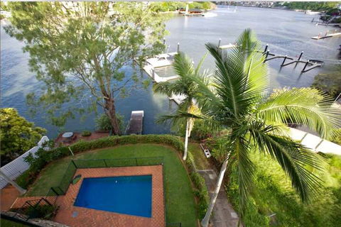 Modern Studio Apartment With Pool & Amazing Views - Hervey Bay Accommodation 1